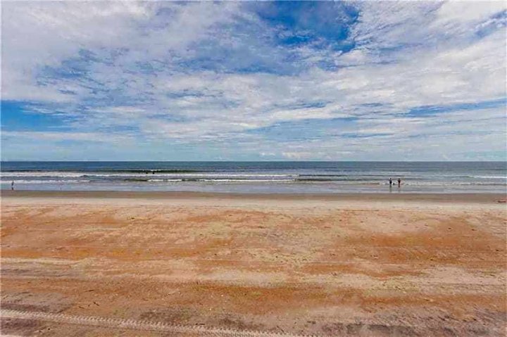 Ocean's Edge, 4 Bedrooms, Sleeps 8, Ocean Front, Pet Friendly