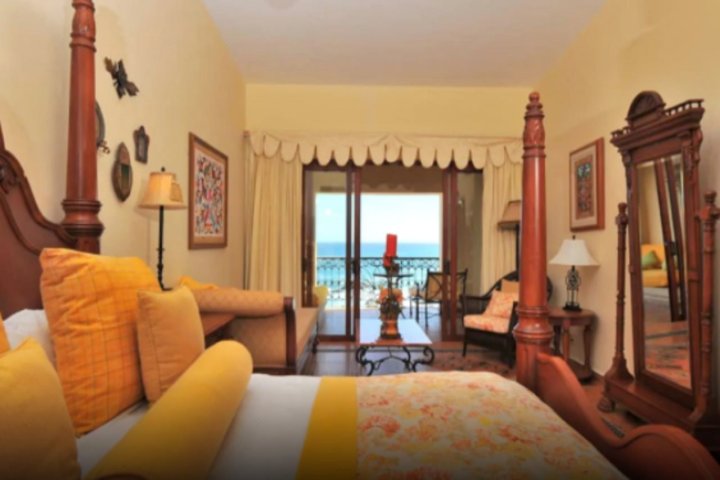 圣卢卡斯角奢华家庭套房私人度假屋(Luxurious Family Suite at Cabo San Lucas)
