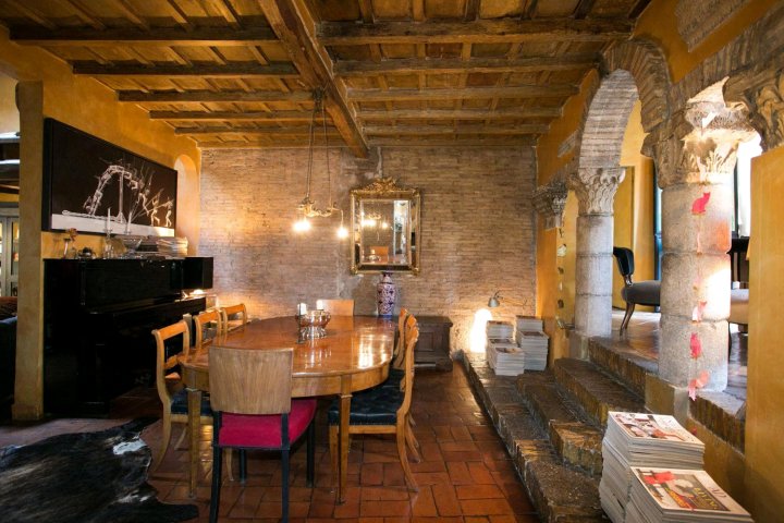 特拉斯特维尔奢华顶层房酒店(Luxury Penthouse in Trastevere)