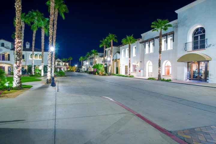 棕榈泉雷恩特里西马伦高尔夫度假酒店(Raintree's Cimarron Golf Resort Palm Springs)