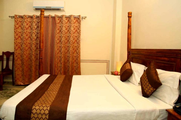 拉盖拉宫殿酒店(Hotel Raghuraj Palace)