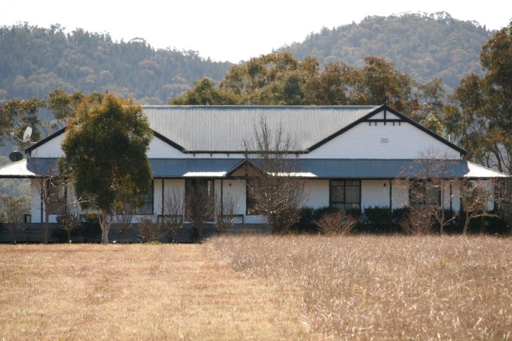 布鲁威伦红酒农场旅馆(The Farmhouse at Blue Wren Wines)