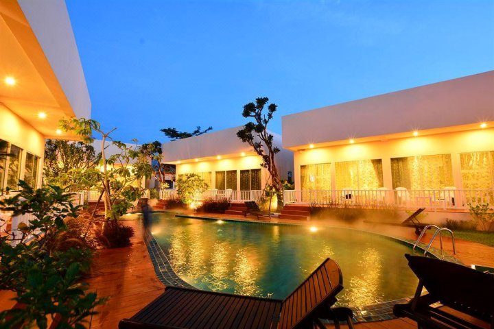 华欣卡班塔莫尔泳池别墅(Kabantamor Hua Hin Pool Villa)