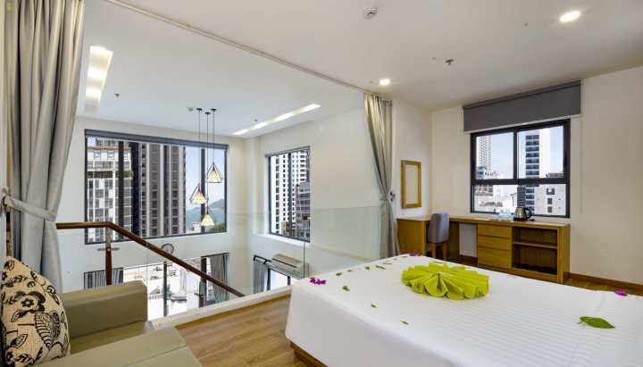 芽庄豪华三居室顶层公寓(Luxury Three-Bedroom Penthouse in Nha Trang)