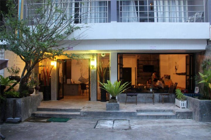 普吉岛登巴国际连锁客栈芭东江西冷店(Dengba Hostel Phuket)