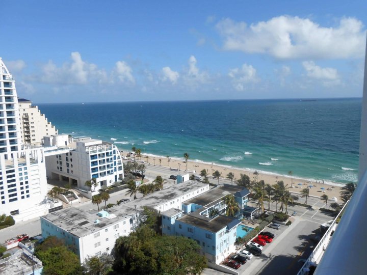 劳德代尔堡海滩度假村私人住宅酒店(Private Residence at The Fort Lauderdale Beach Resort)