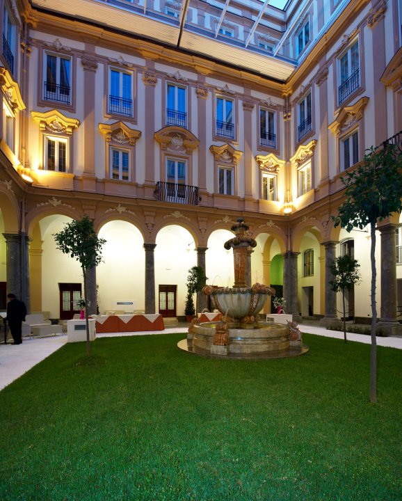 皮萨伯莎大酒店(Grand Hotel Piazza Borsa)