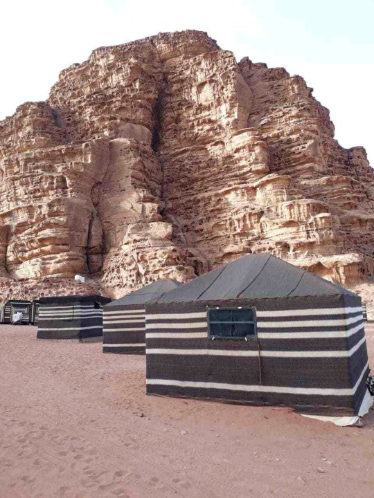 拉姆贝都因人经典露营酒店(Rum Bedouin Classic Camp)