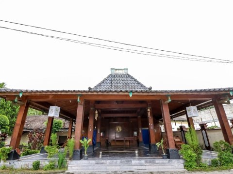 9 克拉东突古火车站尼达酒店- 皇后之星酒店(Nida Rooms 9 Kraton Tugu Railway Station at Hotel Queen Star)