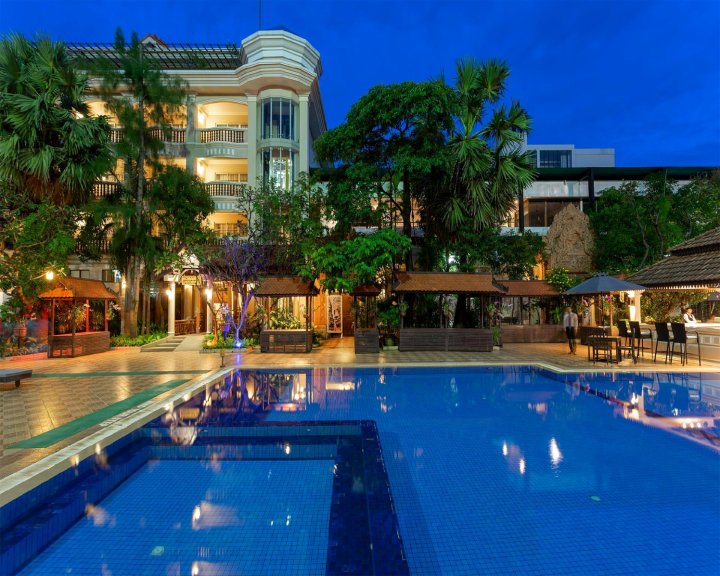 索马戴维安哥高级酒店(Somadevi Angkor Premium)