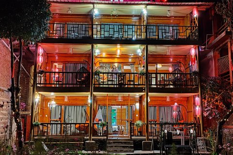 泸沽湖水岸花宿客栈