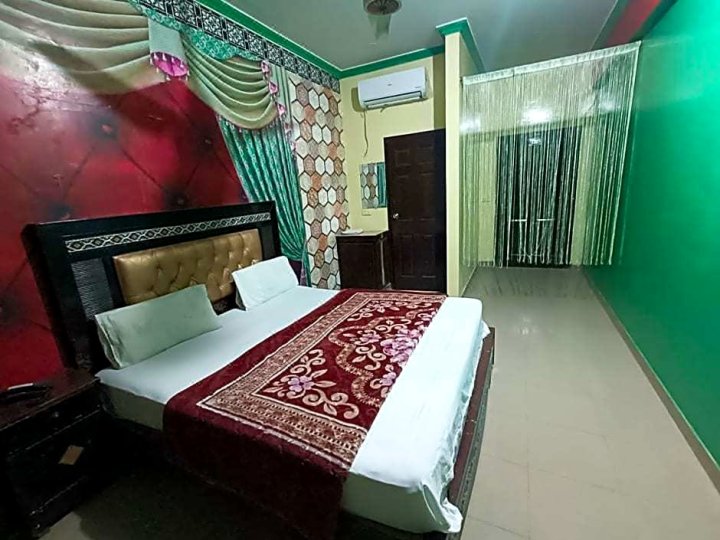 New Hajveri Hotel Lahore
