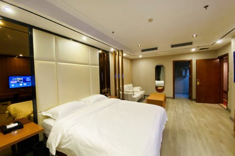 威宁阅舍轻居酒店