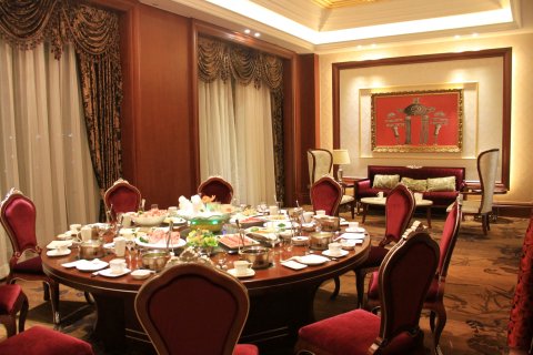 乌兰察布多蒙德豪生大酒店(乌兰察布之夜高铁站店)