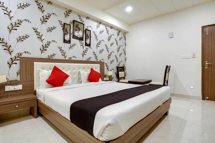 首都O 49135斯里西姆兰公园酒店(Capital O 49135 Sri Simran Park Hotel)