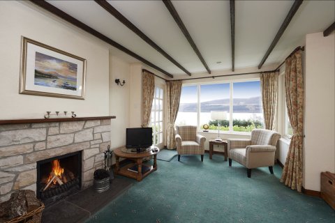 尼斯湖小屋酒店(Loch Ness Cottages)