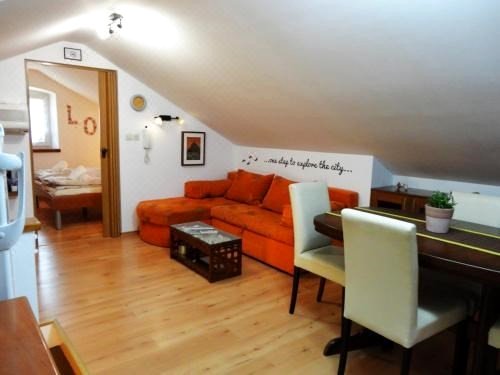 Lovely Attic Apartman-Melani