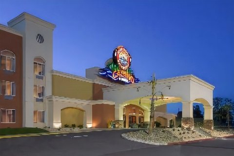 罗宾逊兰切里亚娱乐场度假村(Robinson Rancheria Resort and Casino)