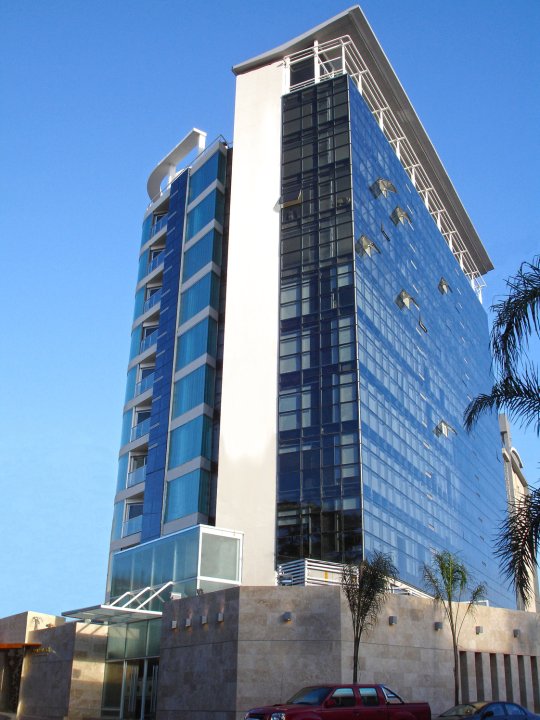 阿梅里安卡洛斯拉巴斯套房酒店(Amérian Carlos Paz & Suites)