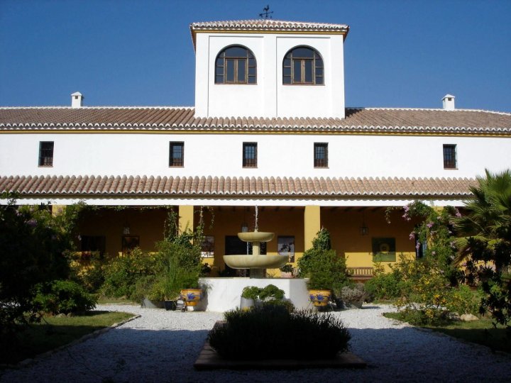 哥蒂贺佩拉尔港酒店(Cortijo Puerto El Peral)