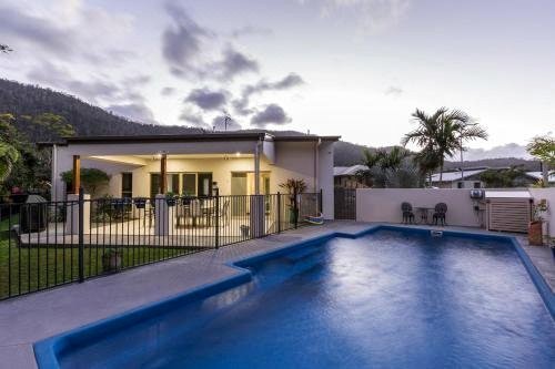 热带泳池私人度假屋(Tropical Private Holiday House with Pool)