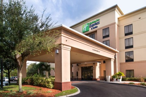 坦帕安达臣道快捷假日套房酒店(Holiday Inn Express Hotel & Suites Tampa-Anderson Road-Veterans Exp, an IHG Hotel)