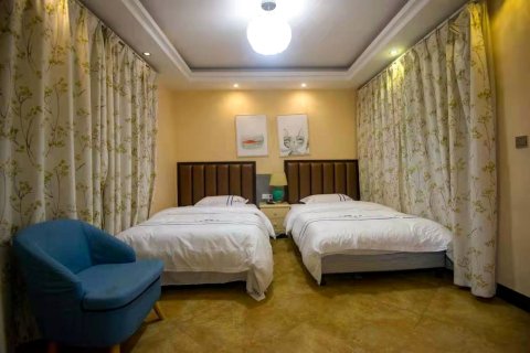 忆光年精品客栈(凤凰虹桥店)