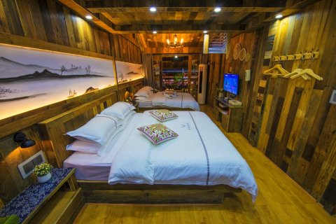 凤凰苗家客栈(古城虹桥店)