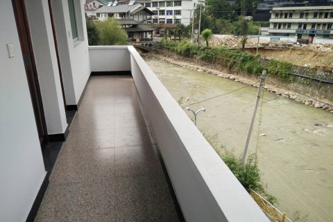 云和梯田溪边民宿