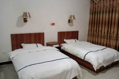 昆明红土地落霞沟春秋大酒店