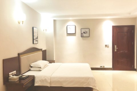 田东皇冠假日商务酒店