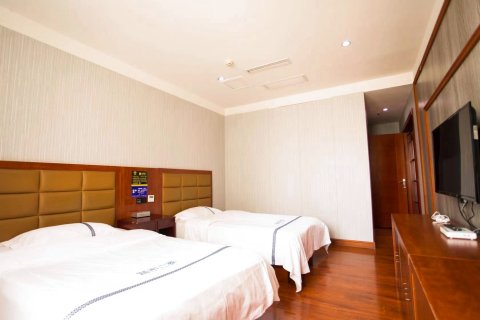 临泉城市之家酒店