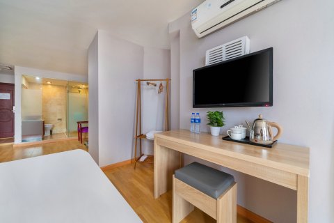 锦华商务酒店(重庆两路口地铁站店)