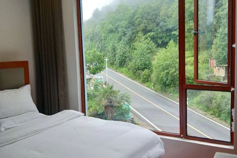 禄劝木阿洛白世家酒店