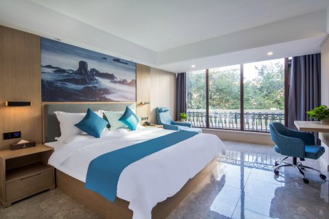 三亚怡庭酒店(三亚湾解放路步行街店)