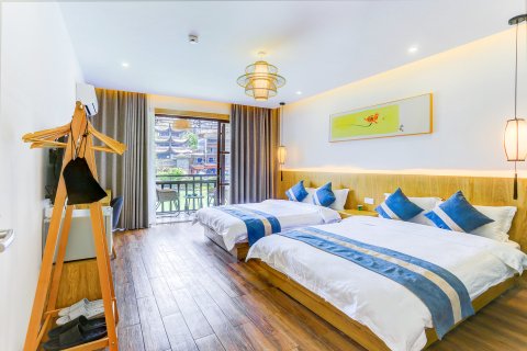 凤凰悦见雅院江景客栈