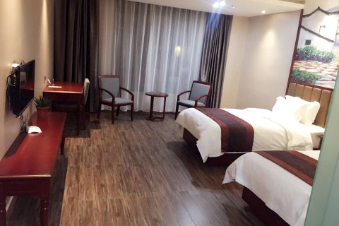 庆元菇城大酒店