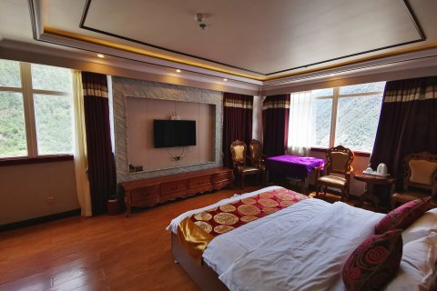 雅江尼达措商务酒店