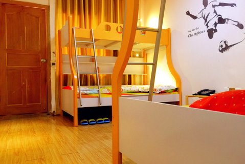 泸沽湖疯鸟青年旅舍