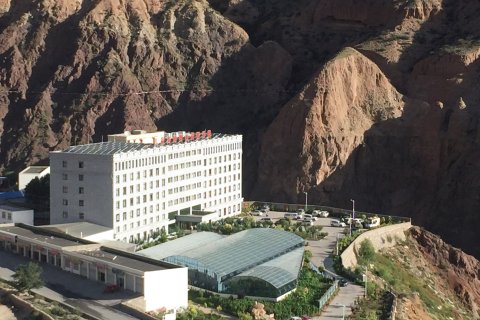 八宿多拉神山温泉宾馆