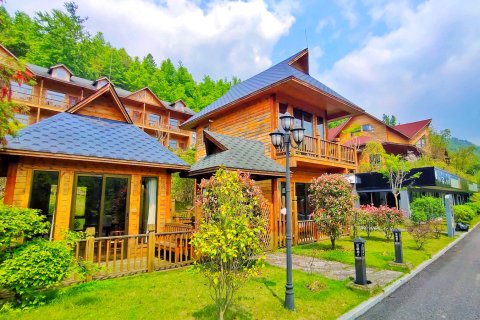 小七孔氧心谷红枫度假酒店