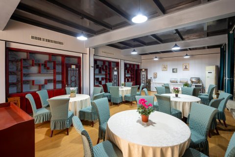 得源酒店(平顶山宝丰龙兴北路店)