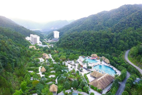 新丰云天海温泉原始森林度假村