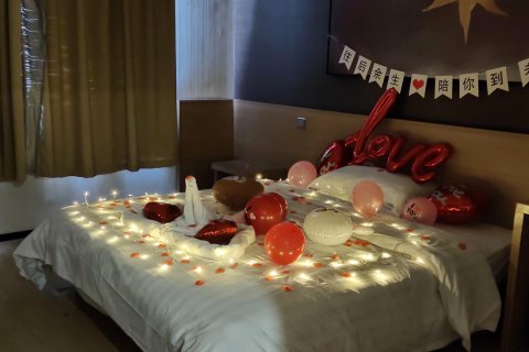 仟城仟宿·红蔷薇酒店(茂县古羌城博物馆店)