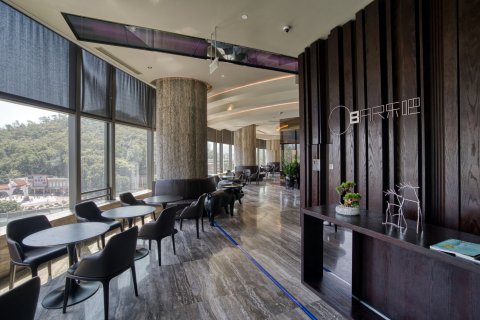 深圳乐酒店(太安地铁站东湖公园店)