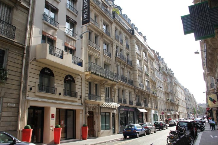 西边凯旋门大酒店(Westside Arc de Triomphe Hotel)