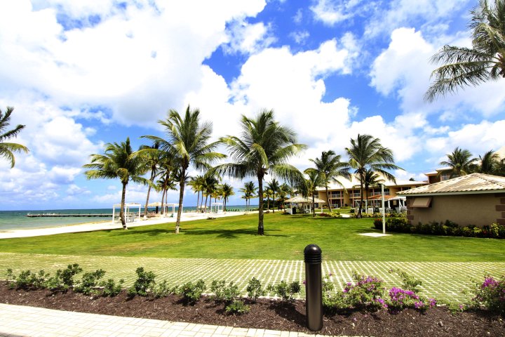 大开曼岛假日酒店(Holiday Inn Resort Grand Cayman, an IHG Hotel)