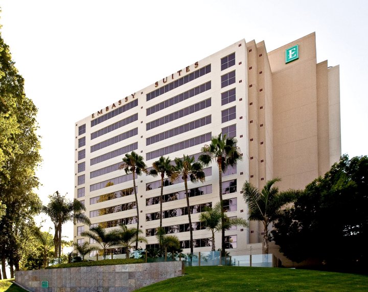 圣迭戈拉荷亚希尔顿安泊酒店(Embassy Suites by Hilton San Diego La Jolla)