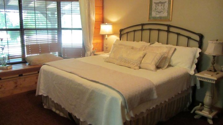 红舱厨农场家庭旅馆(Red Caboose Farm Bed & Breakfast)
