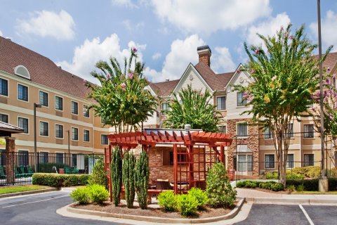 亚特兰大阿尔法利塔阿瓦隆索内斯塔 ES 套房酒店(Sonesta ES Suites Atlanta Alpharetta Avalon)